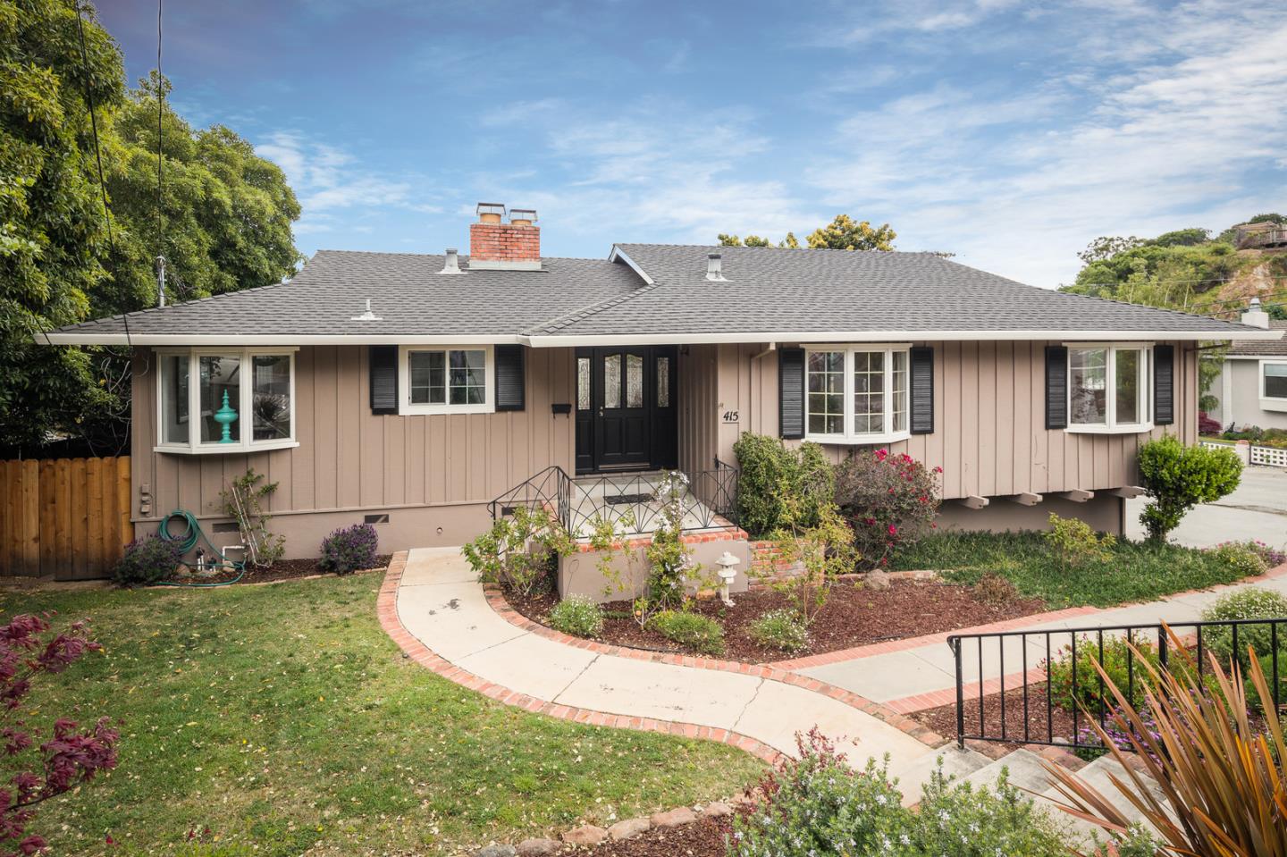 a view of house with a yard