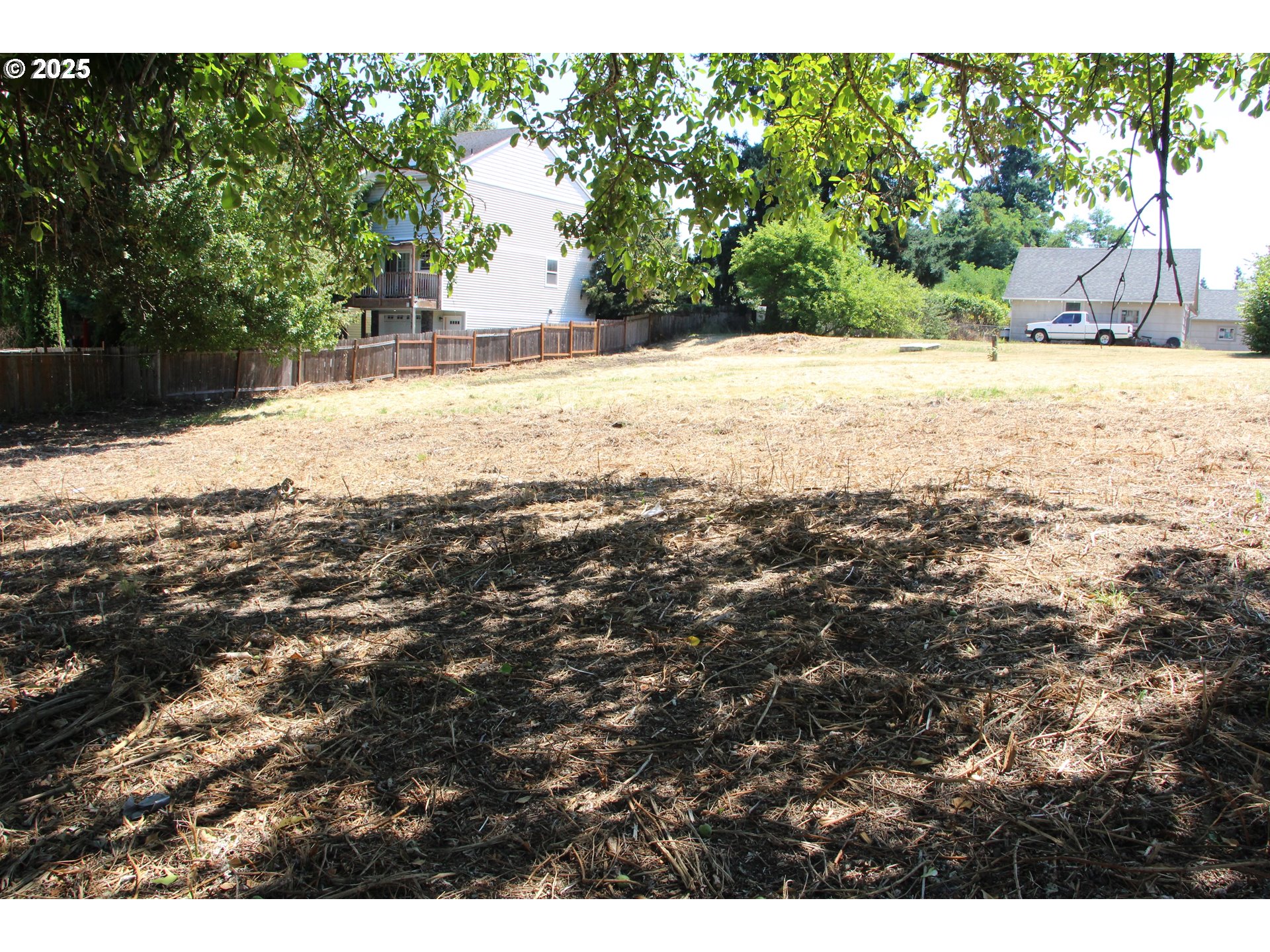 Southeast 87th Avenue Portland, OR 97266 - Photo 14 of 17 a view of yard with green space