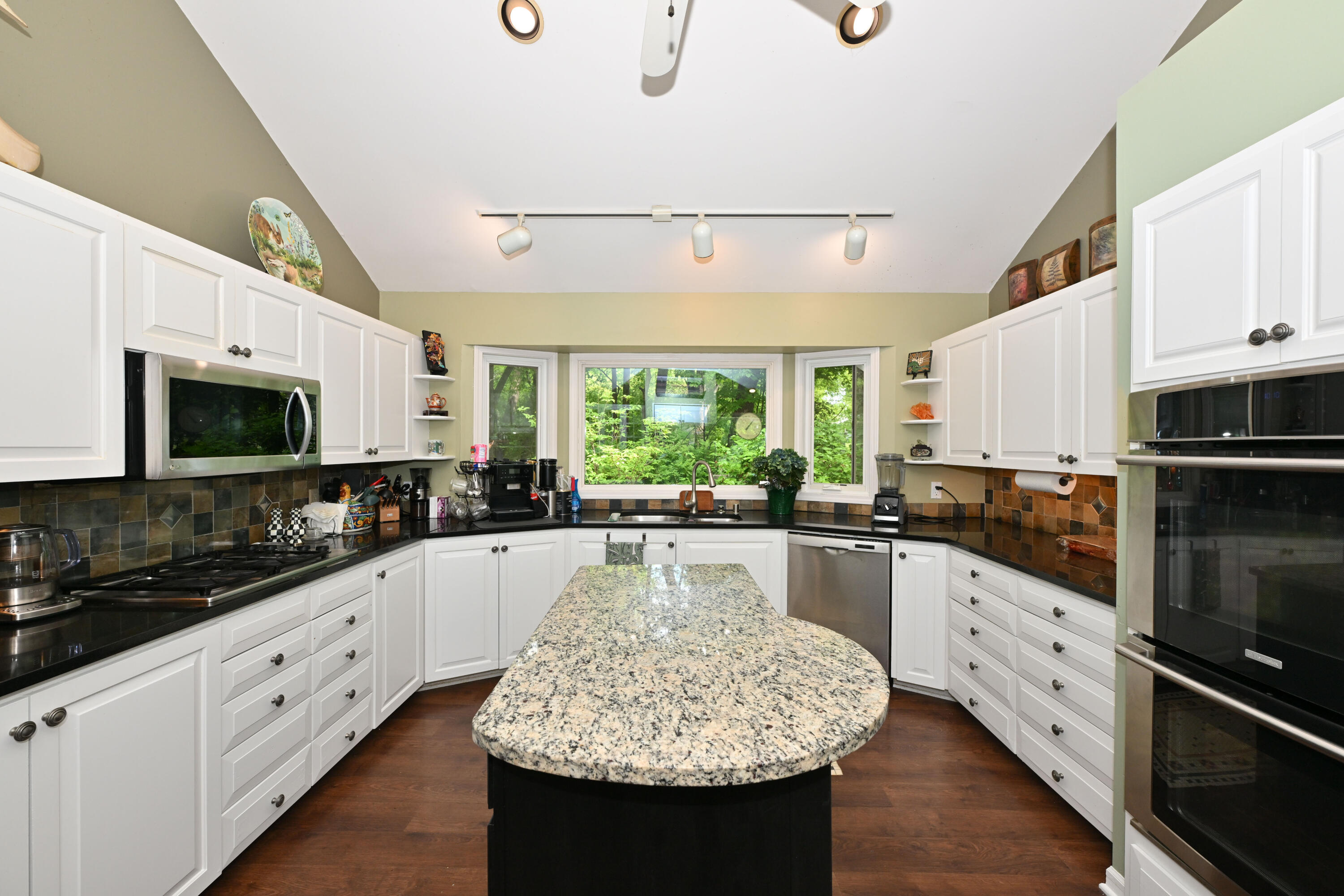 3554 Cranberry Lane Caledonia, WI 53404 - Photo 4 of 22 Kitchen