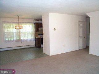 37 Island Road Levittown, PA 19057 - Photo 3 of 6 Gallery Image 3