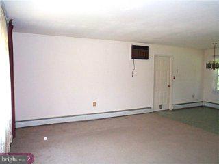 37 Island Road Levittown, PA 19057 - Photo 4 of 6 Gallery Image 4