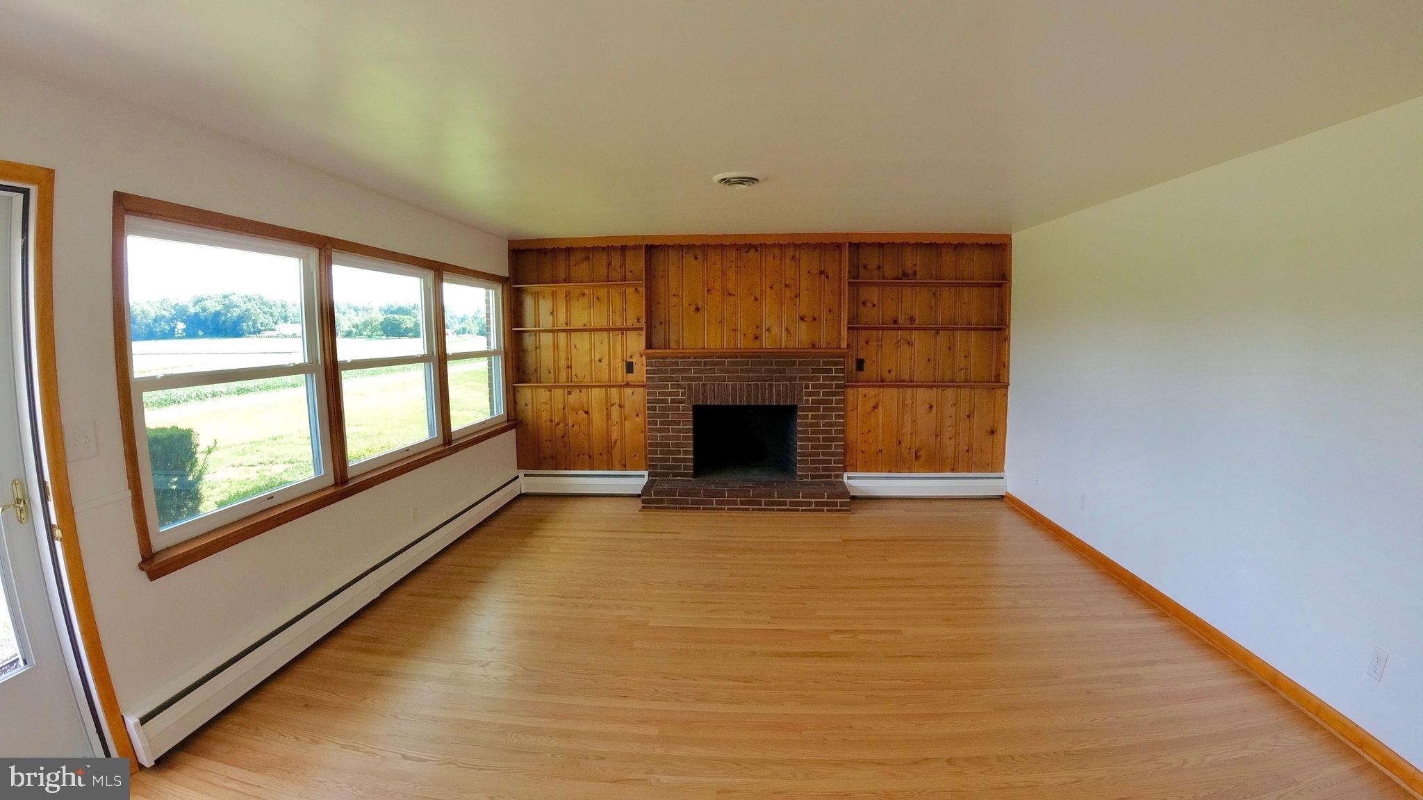3630 Water Tank Road Manchester, MD 21102 - Photo 9 of 22 09 - Living Room