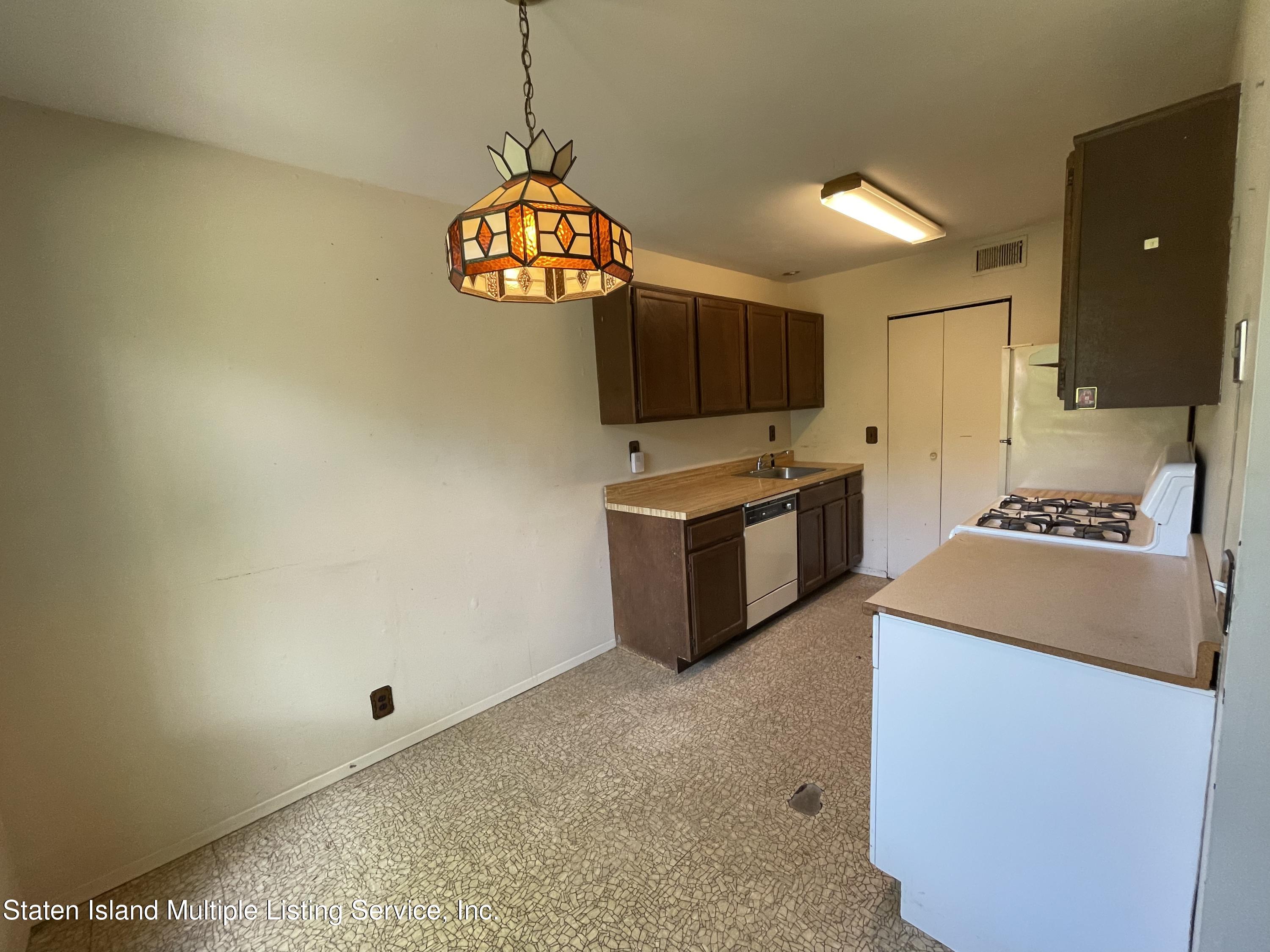 5 Rumson Road Staten Island, NY 10314 - Photo 4 of 17 Photo May 11, 13 54 34