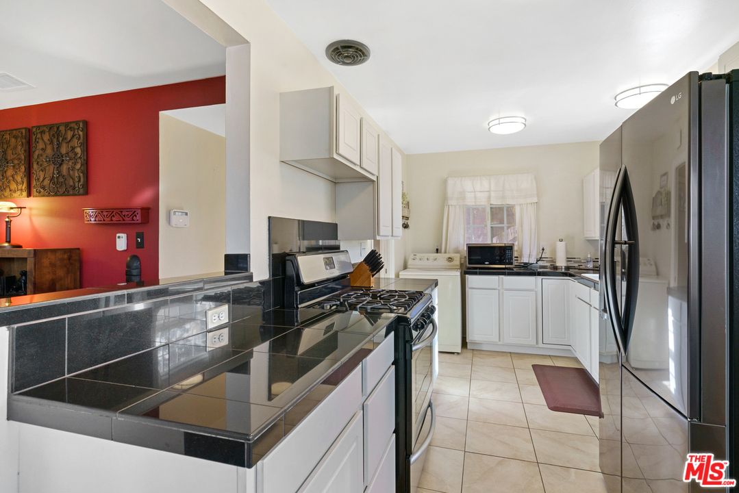 6301 Rahn Avenue Long Beach, CA 90805 - Photo 4 of 26 Gallery Image 4