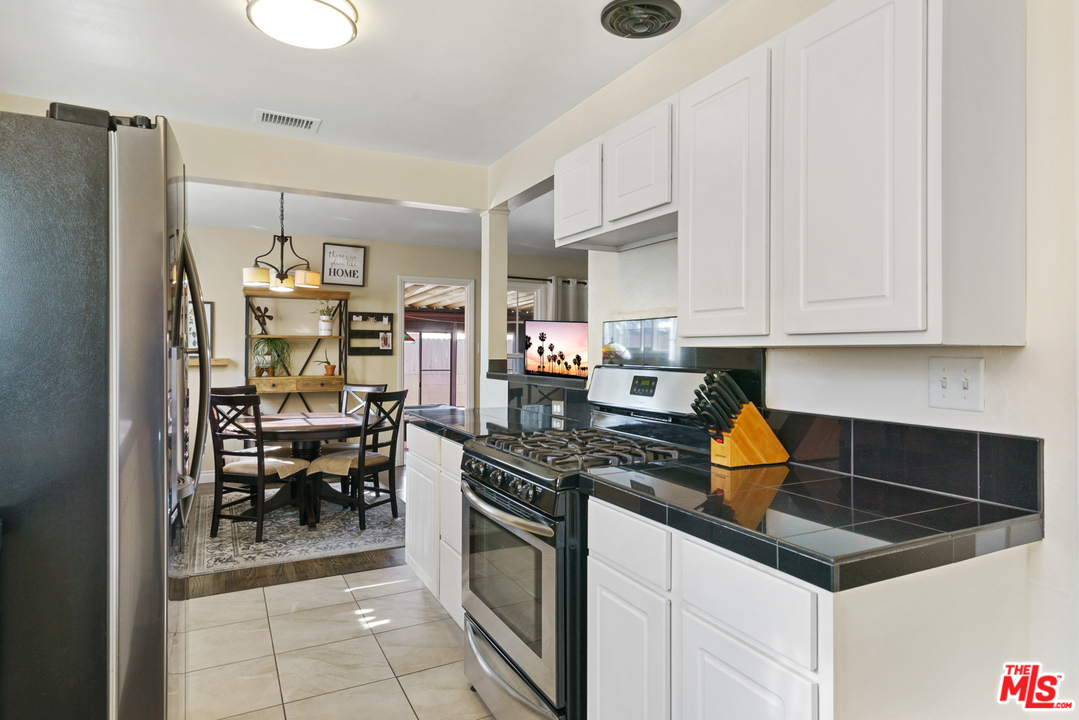 6301 Rahn Avenue Long Beach, CA 90805 - Photo 7 of 26 Gallery Image 7
