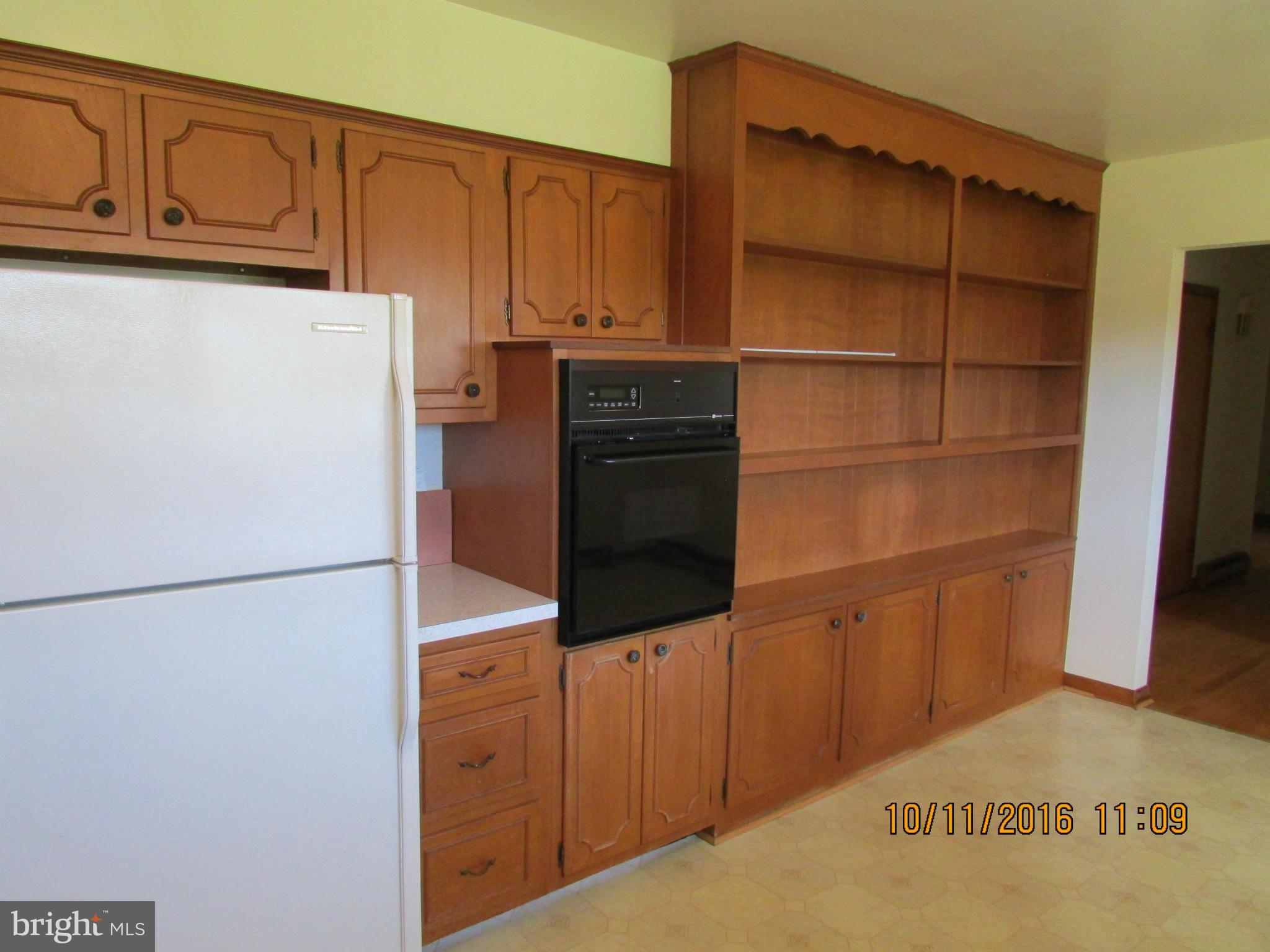 9250 Brown Church Road Mount Airy, MD 21771 - Photo 4 of 23 a kitchen with stainless steel appliances a refrigerator and cabinets