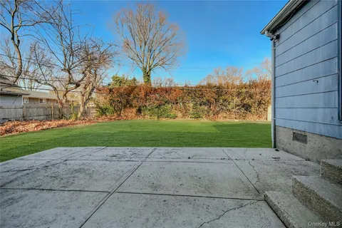 $669,000 | 133 Wolf Hill Road, Huntington Station, NY 11746