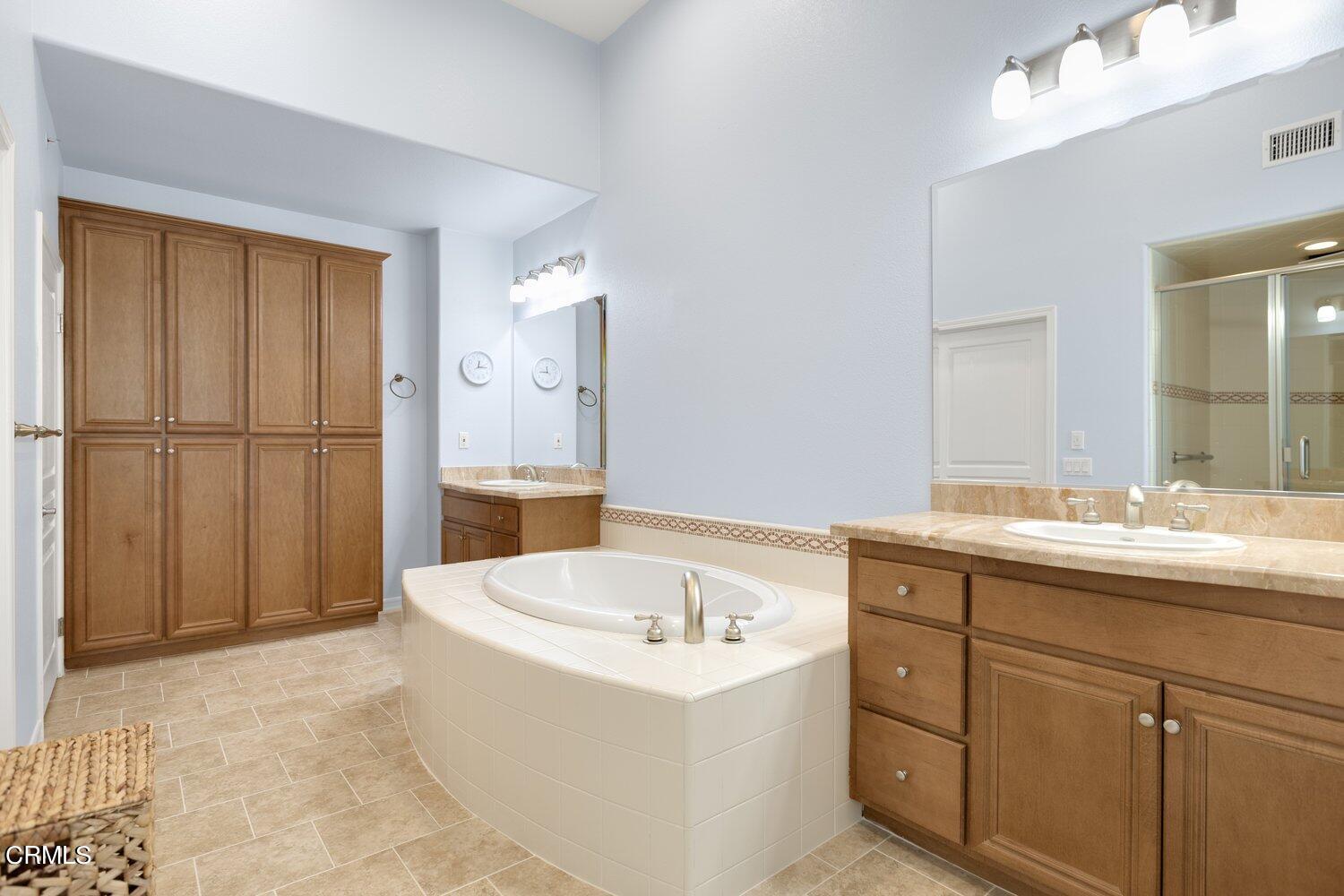 1481 Windshore Way Oxnard, CA 93035 - Photo 17 of 31 a bathroom with a tub sink and mirror