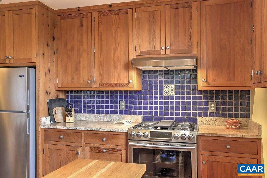528 Top Ridge Road Stanardsville, VA 22973 - Photo 16 of 45 a kitchen with a stove and a refrigerator