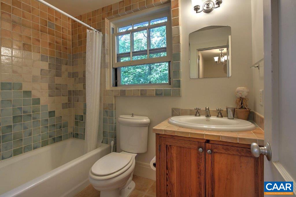 528 Top Ridge Road Stanardsville, VA 22973 - Photo 30 of 45 a bathroom with a sink toilet and shower