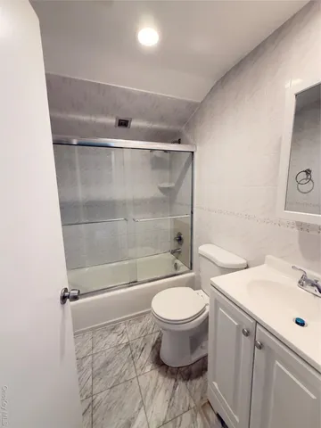 a view of a backyard with pathway