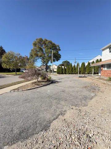 $5,200 | 39 Alpine Lane, Hicksville, NY 11801