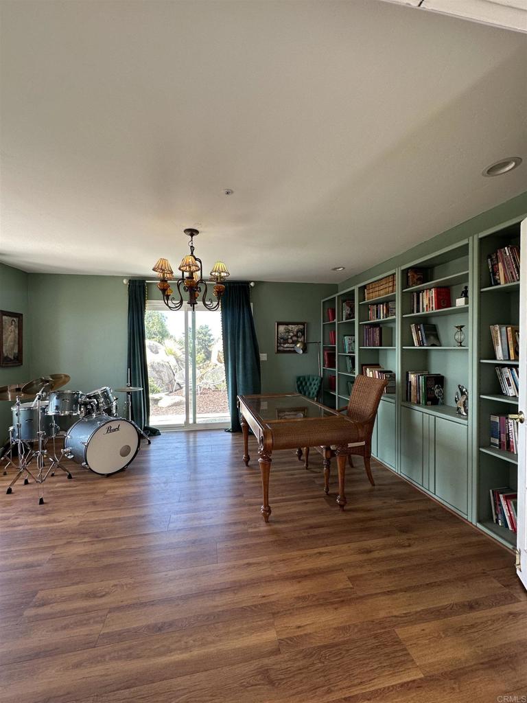 945 Deodar Road Escondido, CA 92026 - Photo 7 of 17
