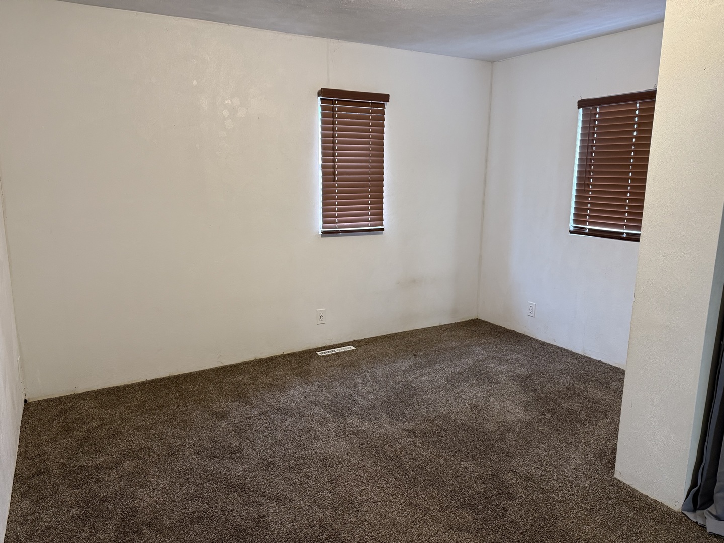 411 Jefferson Street Henry, IL 61537 - Photo 12 of 17 an empty room with windows