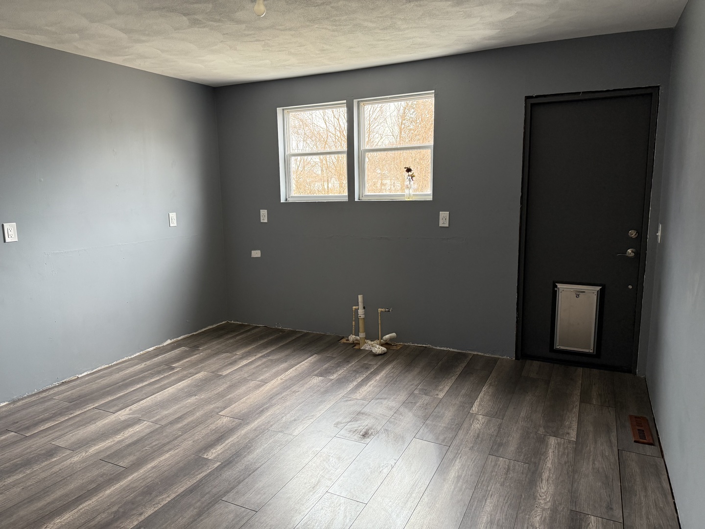 411 Jefferson Street Henry, IL 61537 - Photo 5 of 17 an empty room with wooden floor and windows