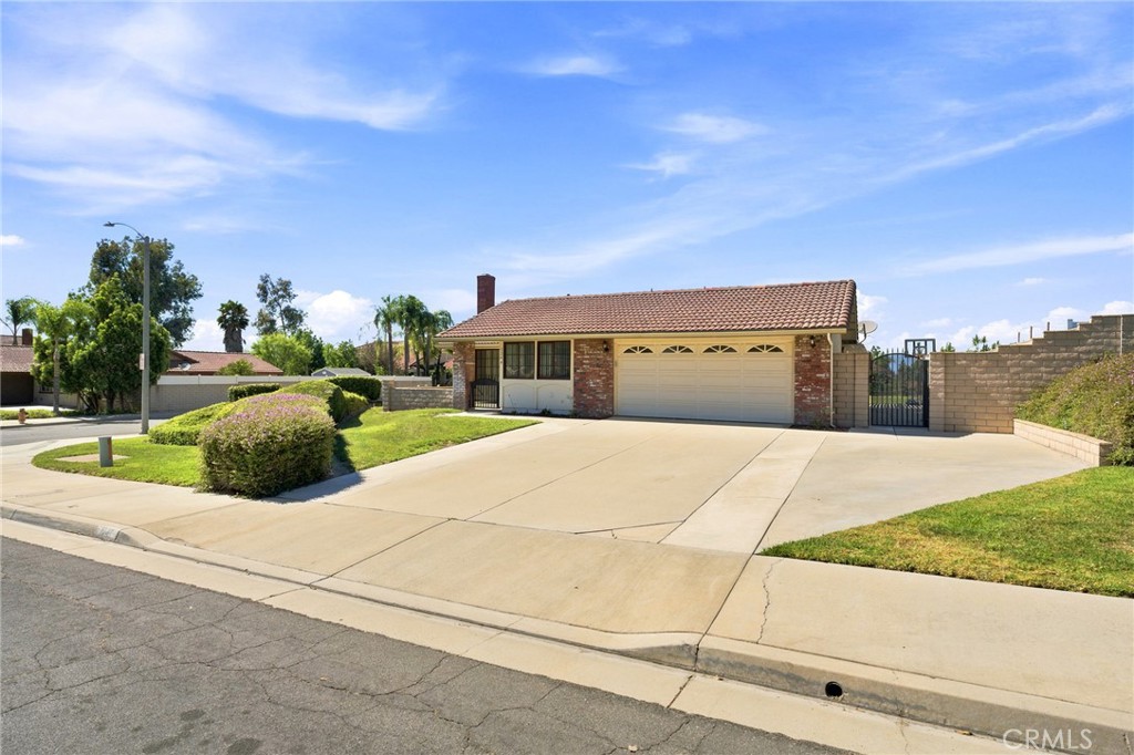 1246 Versailles Circle Riverside, CA 92506 - Photo 5 of 50