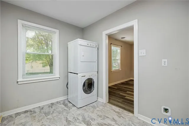 a view of livingroom with washer and dryer