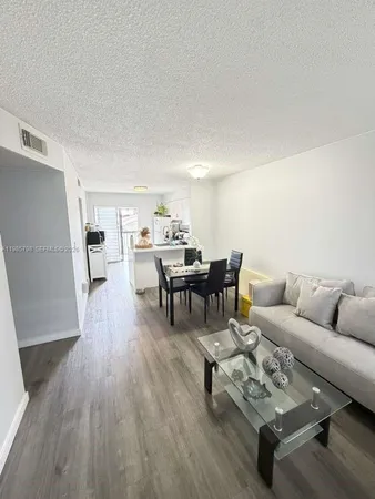 $2,200 | 5290 West 21st Court, Unit 301, Hialeah, FL 33016