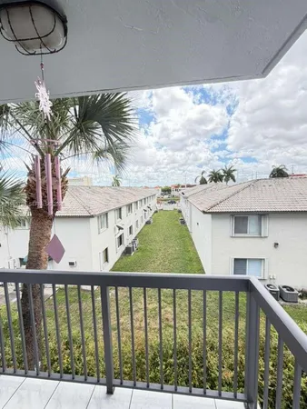 $2,200 | 5290 West 21st Court, Unit 301, Hialeah, FL 33016