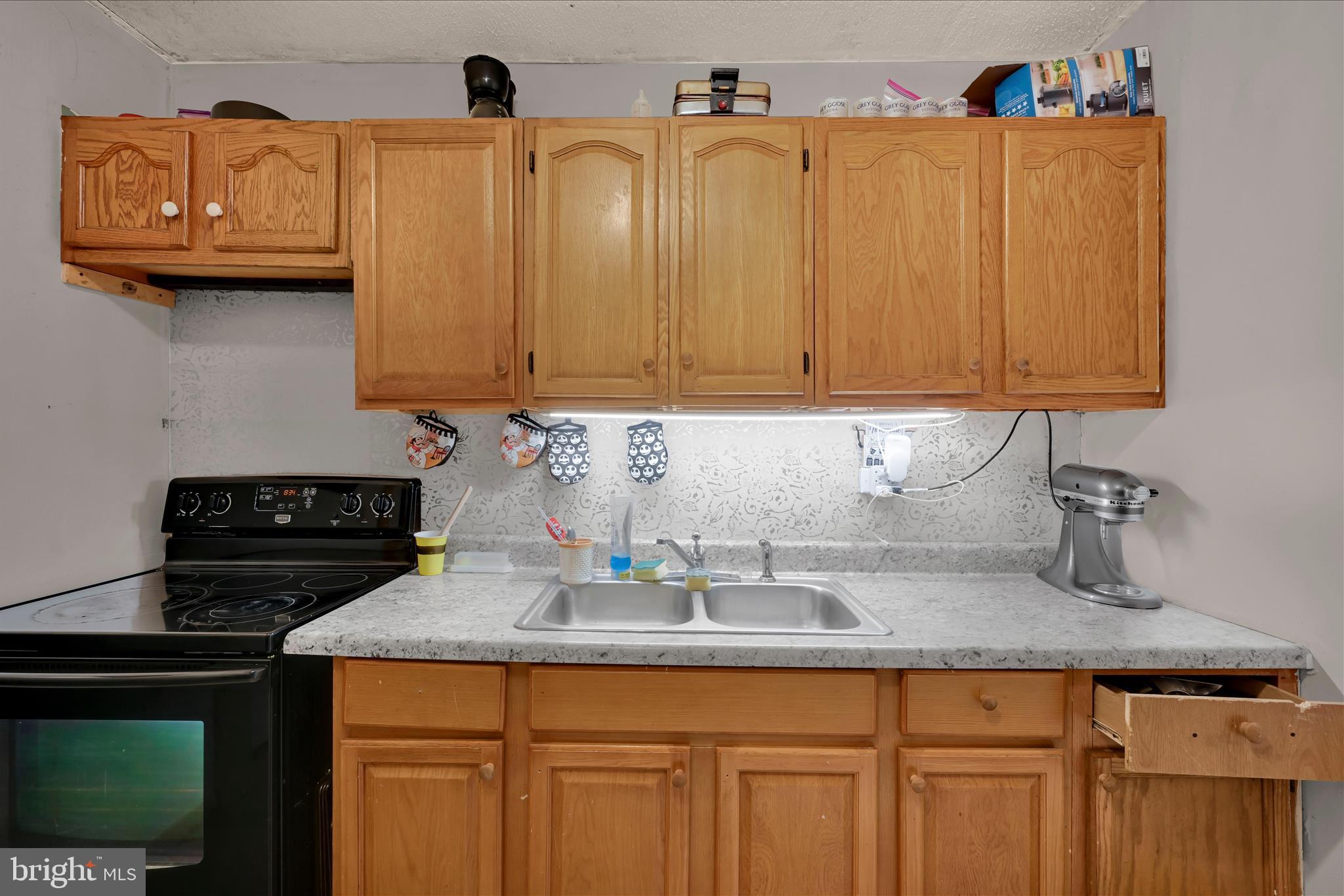 431 Cedar Street Reading, PA 19601 - Photo 12 of 23 Kitchen