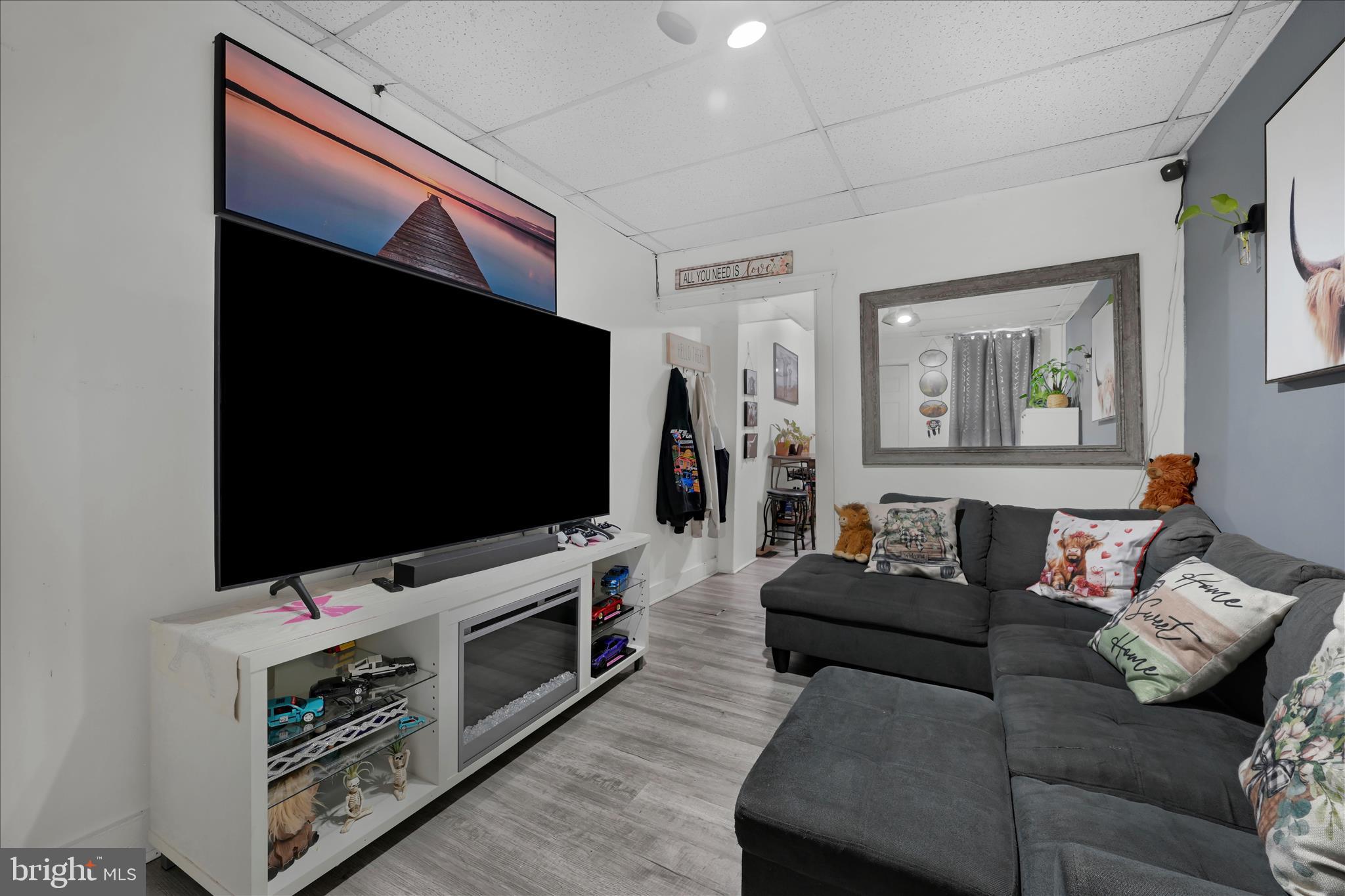 431 Cedar Street Reading, PA 19601 - Photo 2 of 23 Living Area