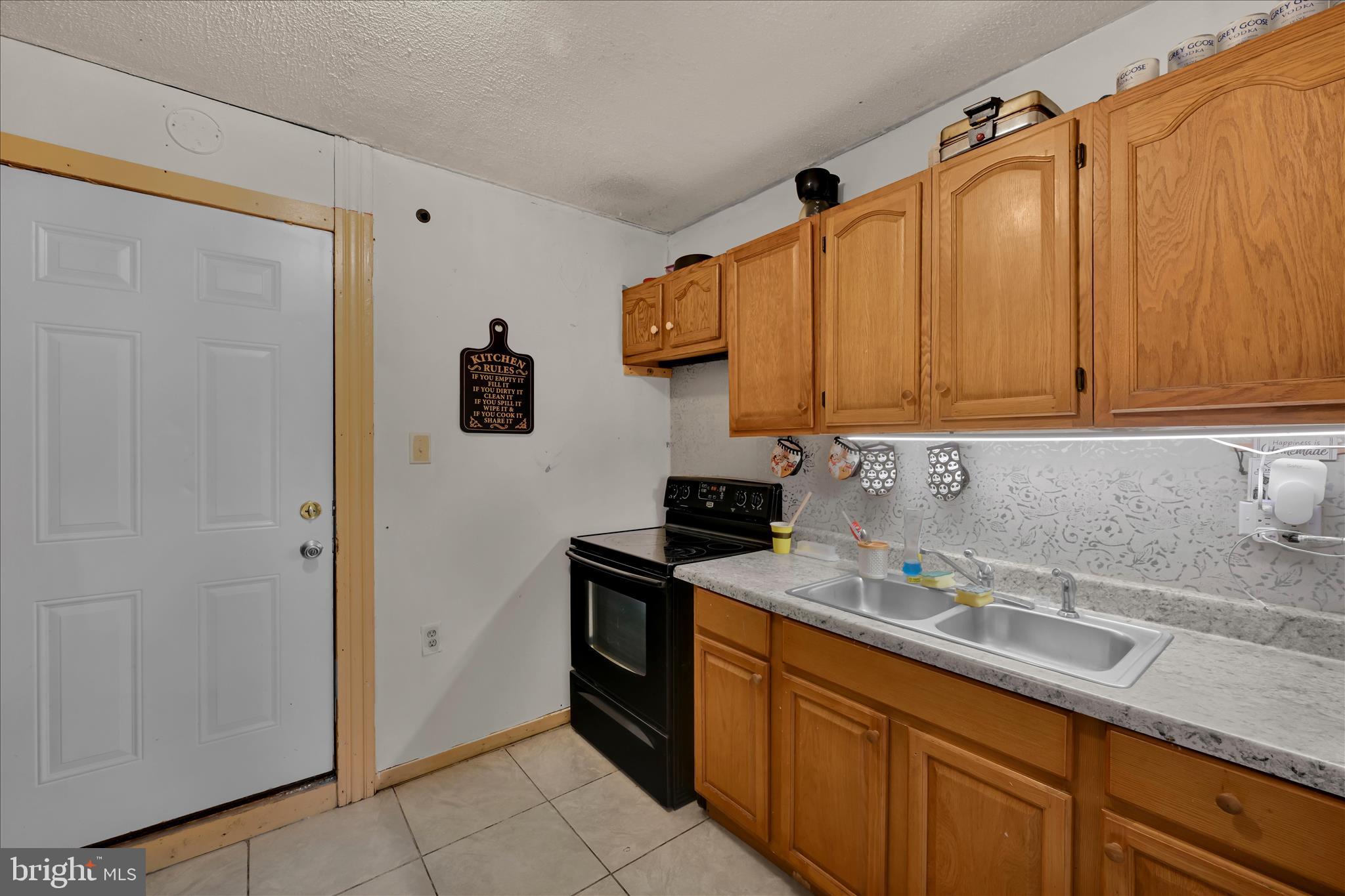 431 Cedar Street Reading, PA 19601 - Photo 8 of 23 Kitchen