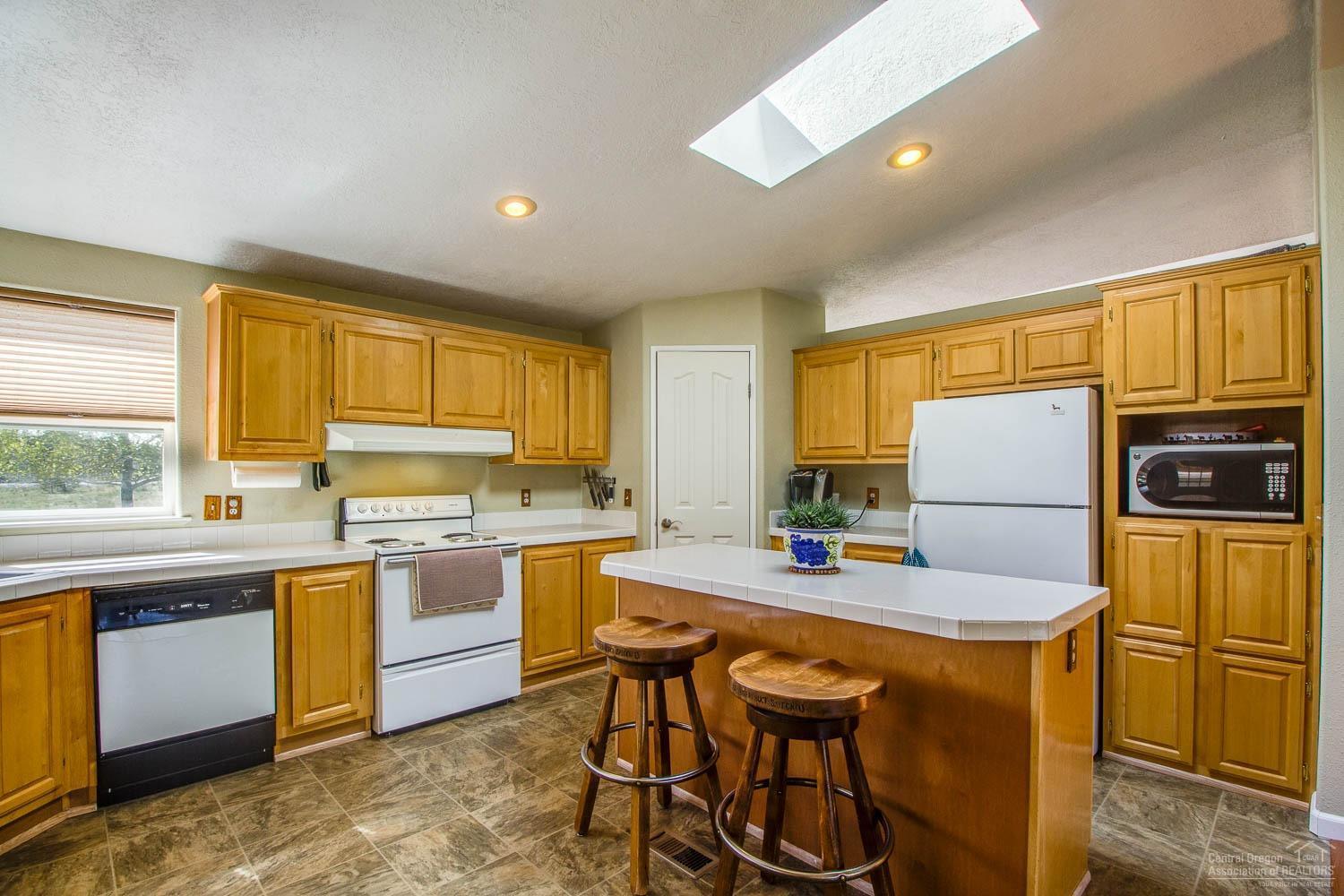 54886 Huntington Road Bend, OR 97707 - Photo 7 of 21 Additional Photo