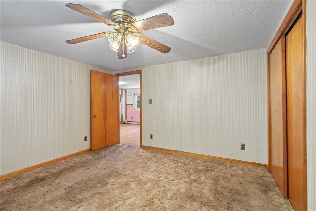 11 Pocono Road Worcester, MA 01605 - Photo 12 of 32