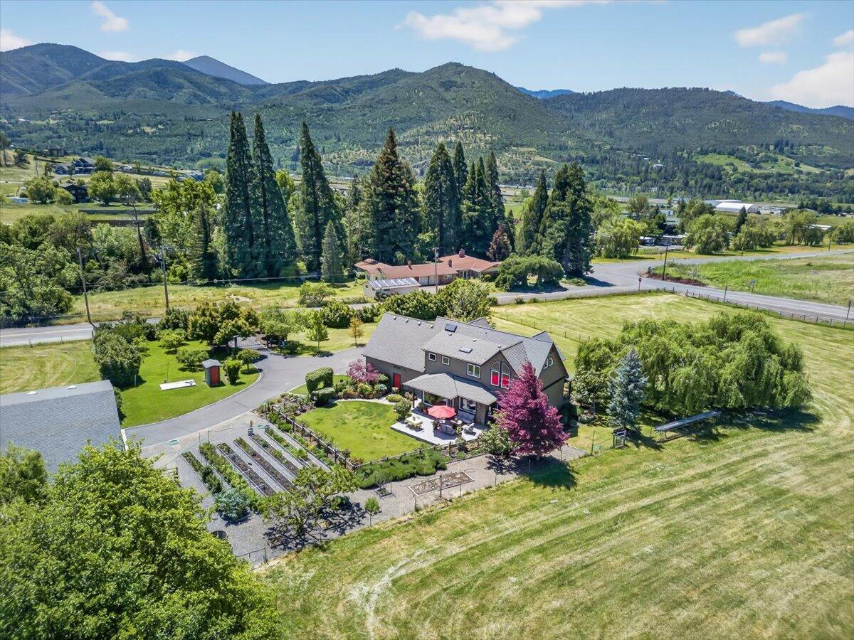 39 East Valley View Road Ashland, OR 97520 - Photo 60 of 73 71-71