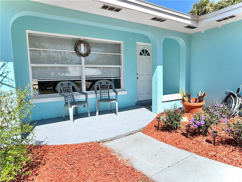 715 Holly Road Vero Beach, FL 32963 - Photo 3 of 25 a view of a chairs and table in backyard
