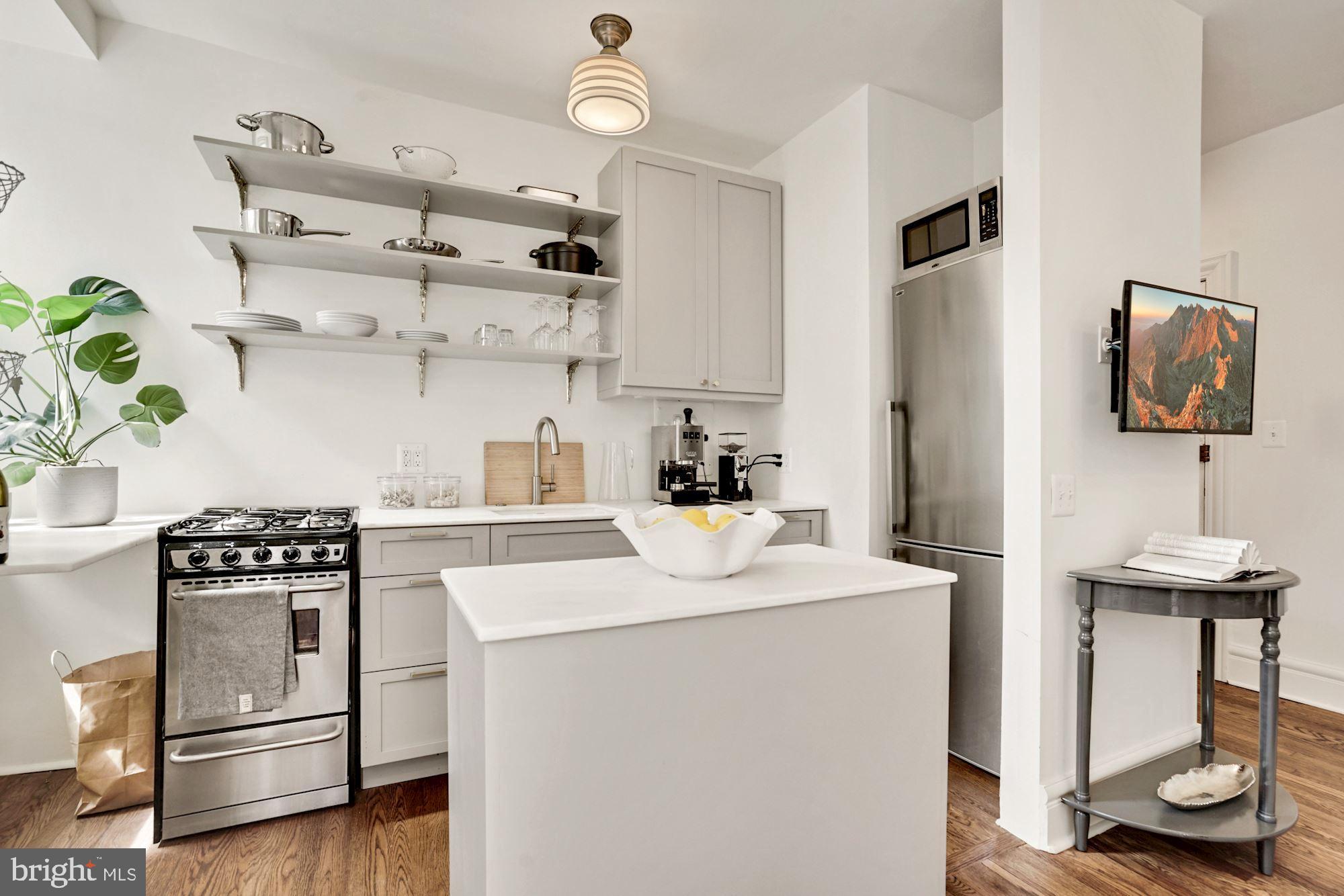 1901 Columbia Road Northwest, Unit 204 Washington, DC 20009 - Photo 6 of 24 Kitchen
