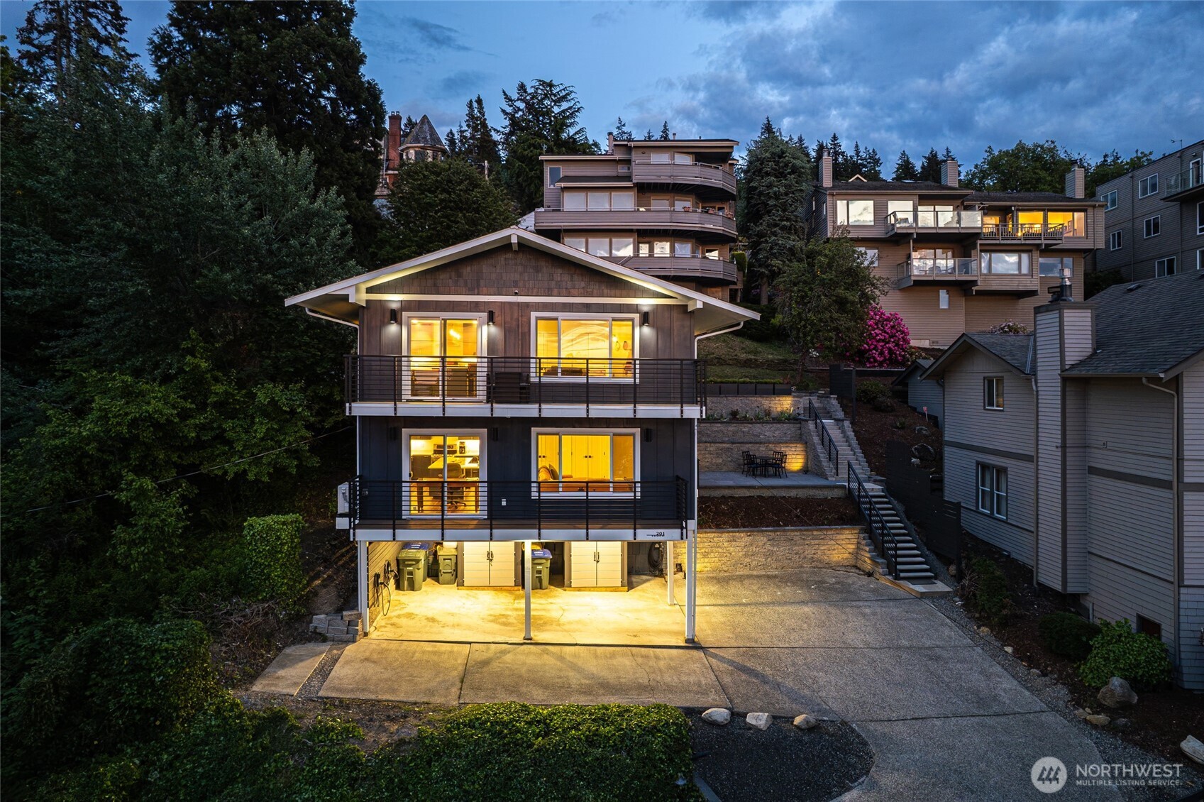 201 South State Street, Unit B Bellingham, WA 98225 - Photo 36 of 40 a front view of a house with a yard
