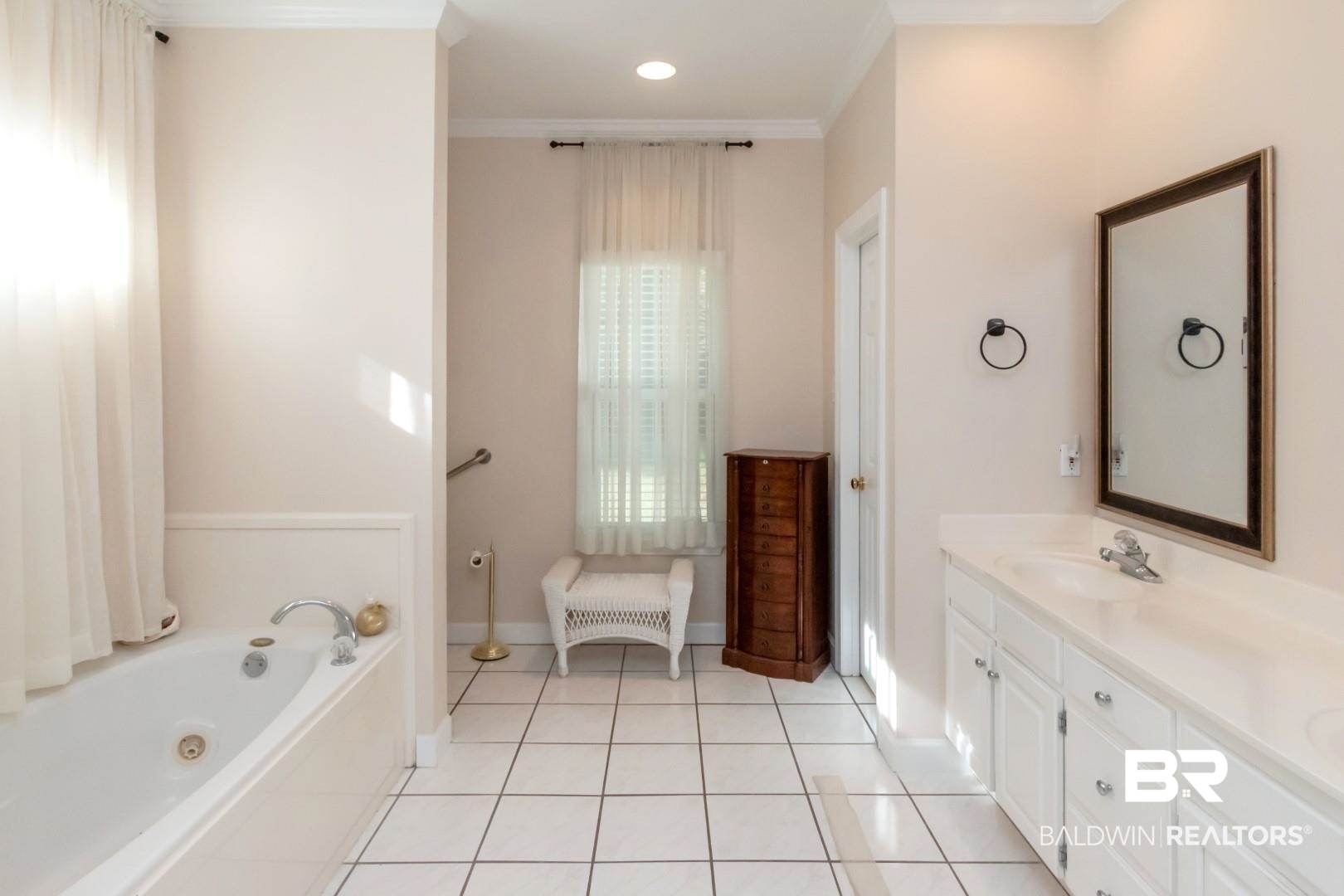 7570 Mallard Drive Mobile, AL 36695 - Photo 4 of 45 GARDEN TUB