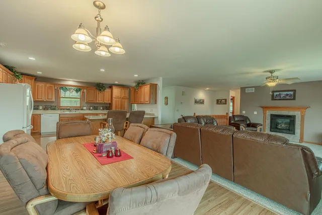 $799,000 | 5995 Section Line Road, Dodgeville, WI 53533