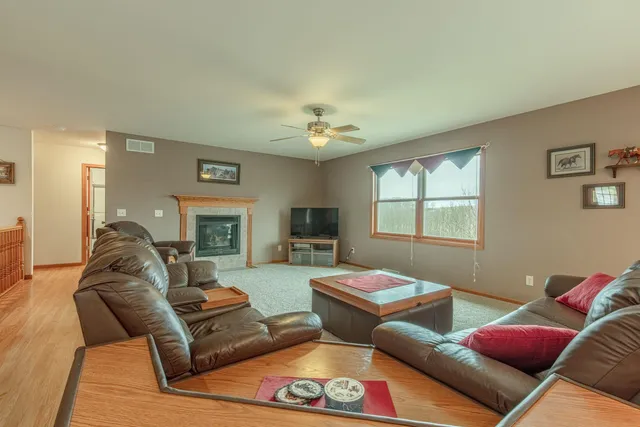 $799,000 | 5995 Section Line Road, Dodgeville, WI 53533