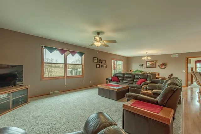 $799,000 | 5995 Section Line Road, Dodgeville, WI 53533