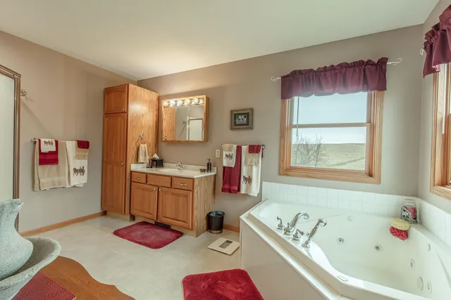 $799,000 | 5995 Section Line Road, Dodgeville, WI 53533