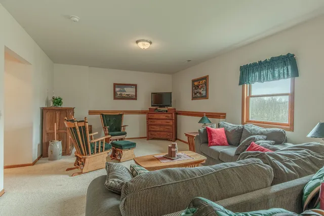 $799,000 | 5995 Section Line Road, Dodgeville, WI 53533