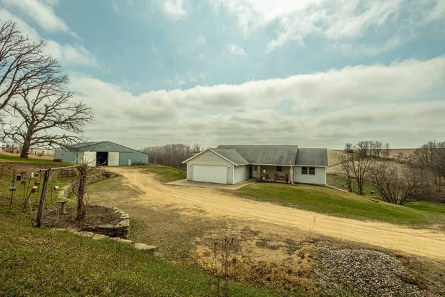 $799,000 | 5995 Section Line Road, Dodgeville, WI 53533