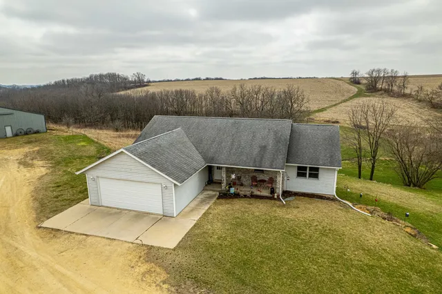 $799,000 | 5995 Section Line Road, Dodgeville, WI 53533