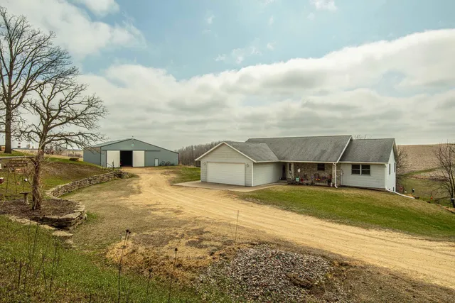 $799,000 | 5995 Section Line Road, Dodgeville, WI 53533