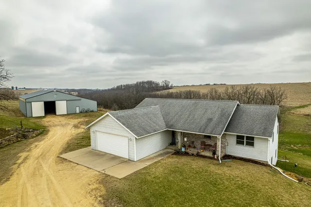 $799,000 | 5995 Section Line Road, Dodgeville, WI 53533
