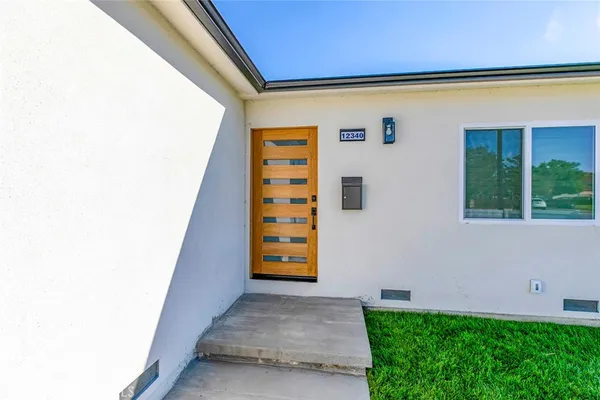 $4,200 | 12340 Lull Street, North Hollywood, CA 91605