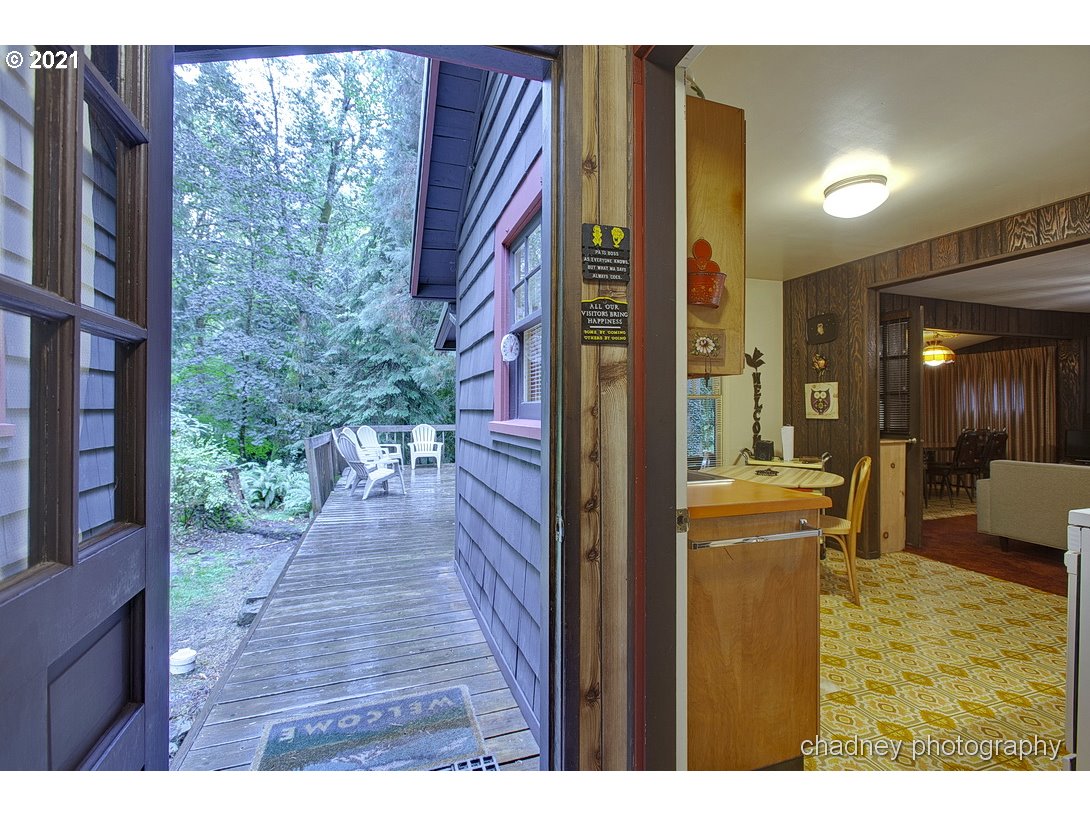 71594 East Minikahda Avenue Rhododendron, OR 97049 - Photo 7 of 27 a entryway view with a outdoor space