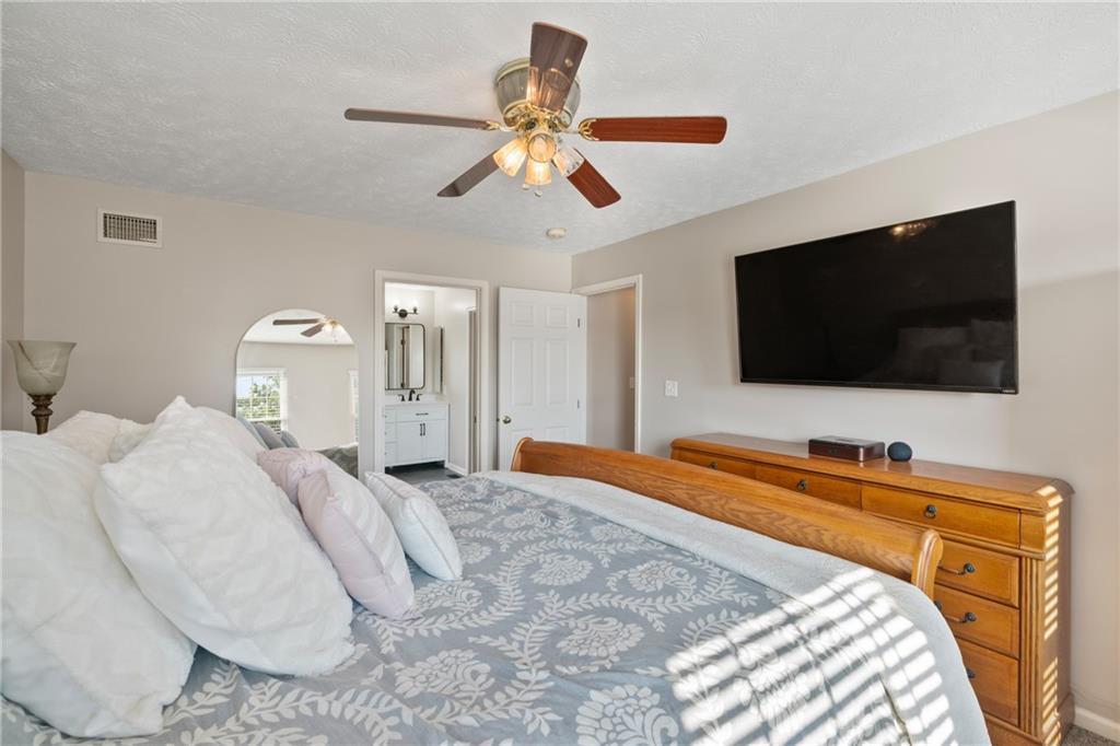 8840 Hilltop Road Irwin, PA 15642 - Photo 14 of 33 Gallery Image 14