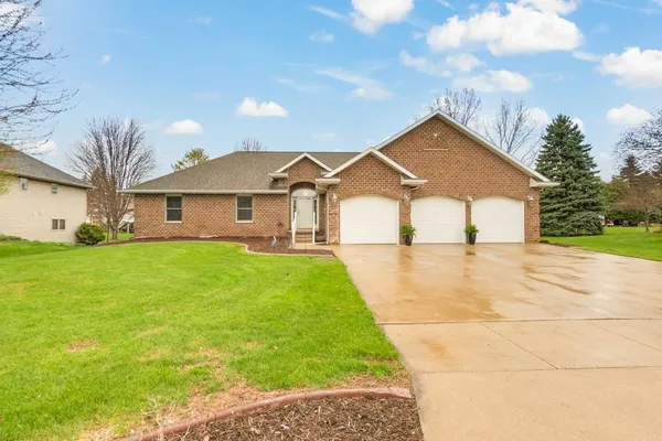 $499,900 | 702 Marcks Court, Luxemburg, WI 54217