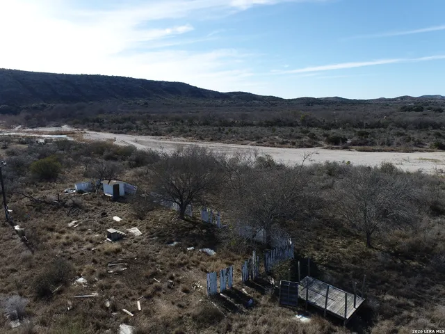 $475,000 | 945 Private Road 2310, Uvalde, TX 78801