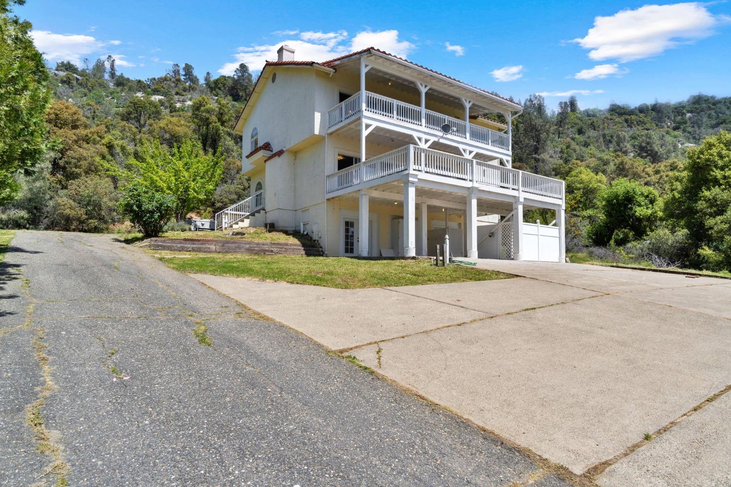 2832 East Westfall Road Mariposa, CA 95338 - Photo 1 of 38 front view of a building