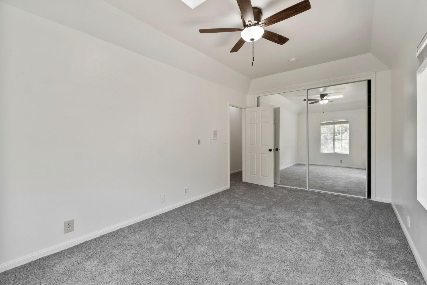 2832 East Westfall Road Mariposa, CA 95338 - Photo 14 of 38 an empty room with fan and windows