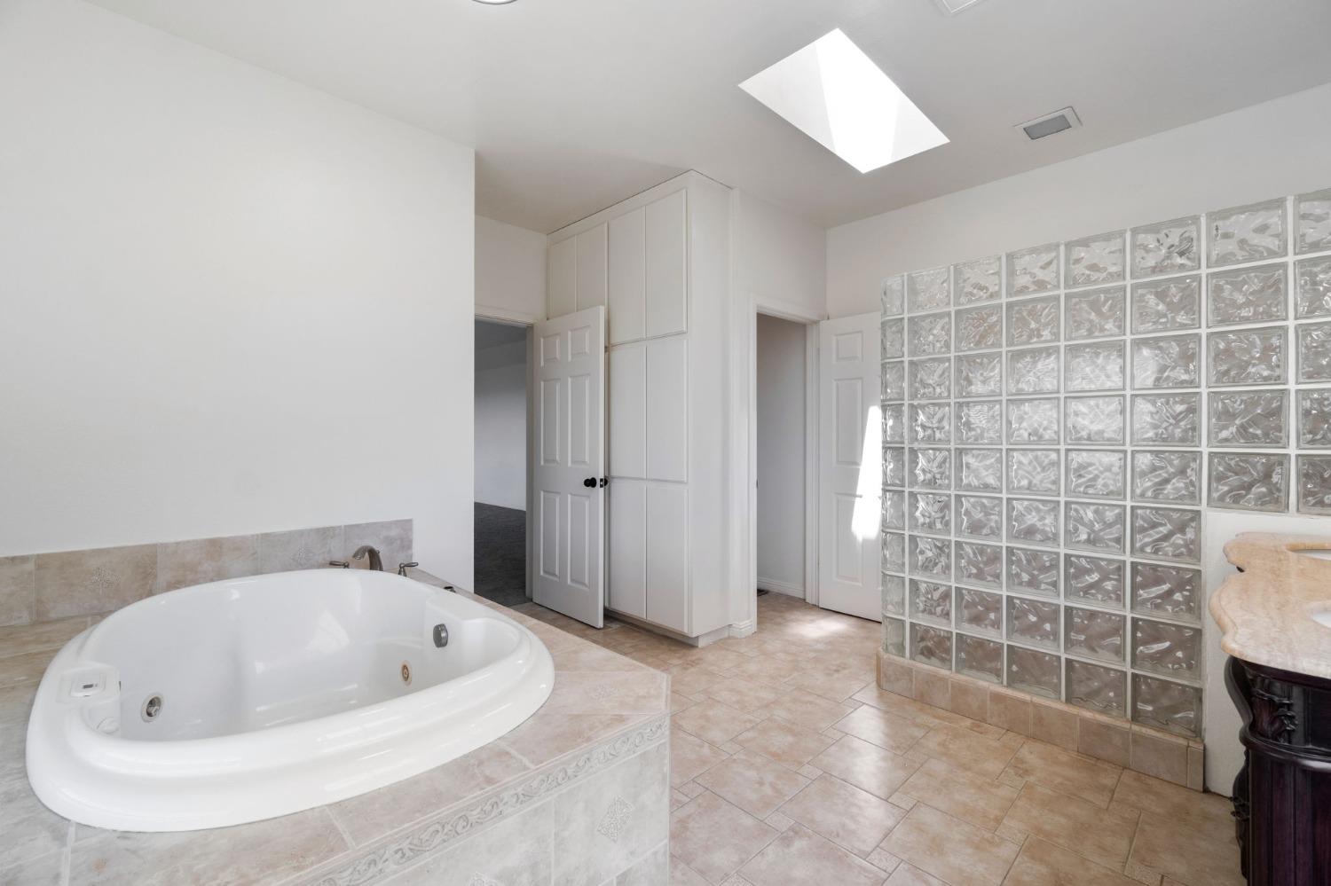 2832 East Westfall Road Mariposa, CA 95338 - Photo 20 of 38 a bathroom with a bathtub and a shower